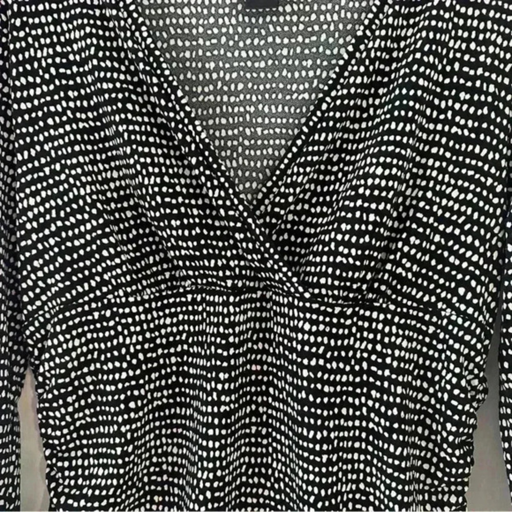 Ann Taylor Women's V-Neck 3/4 Sleeve Black And White Abstract Blouse Size Large - Picture 3 of 9